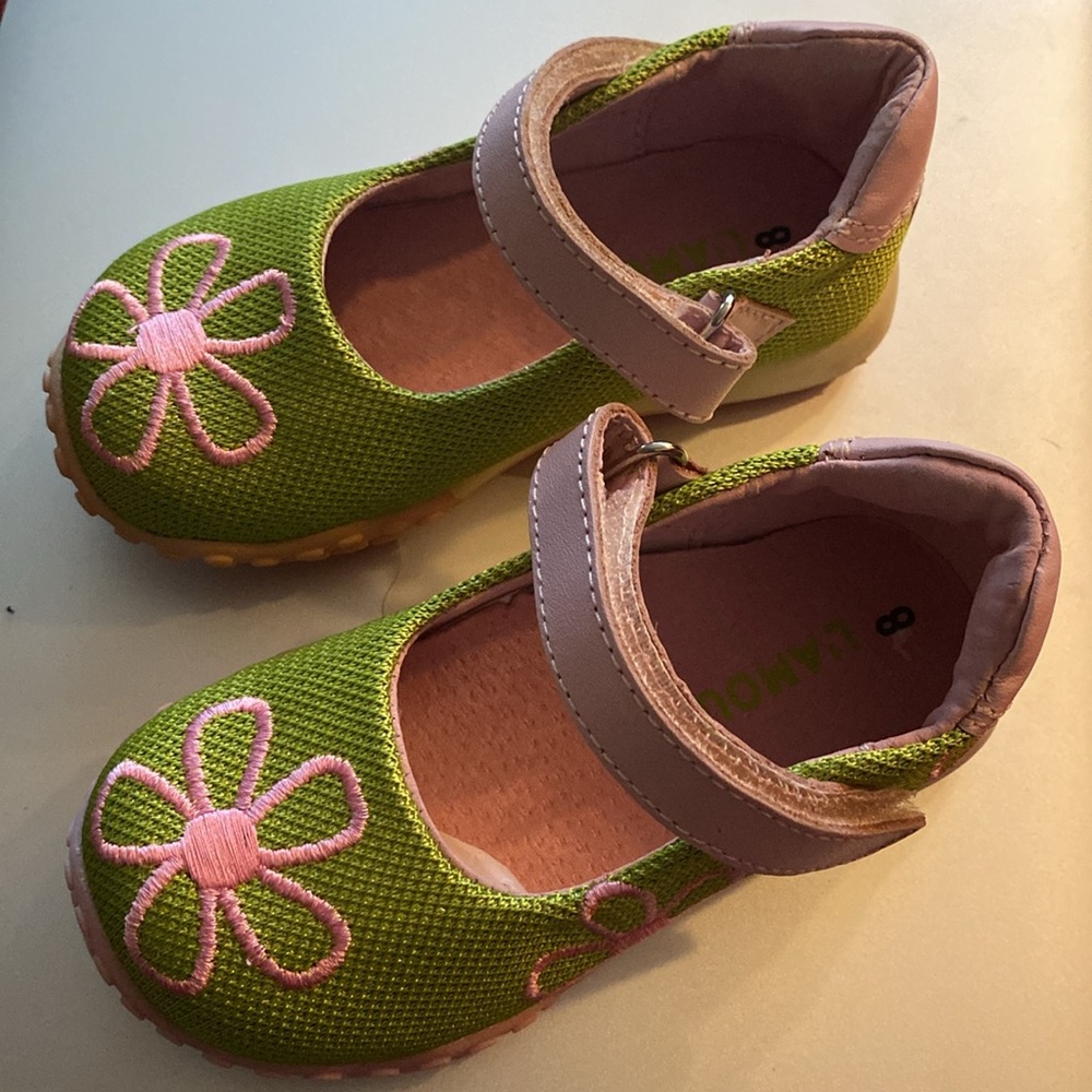 NWOT - Girls Mary Jane Shoes - Green/Pink
